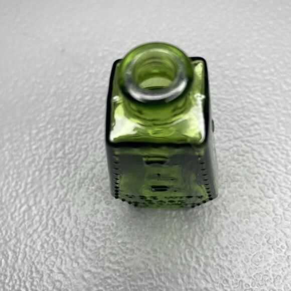 Vintage 1971 Wheaton Mini Green Glass Poison Bottle Coffin Skull Crossbones RIP - Picture 8 of 9